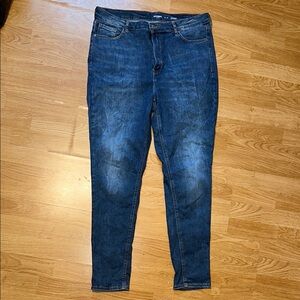 Old Navy Women’s Rockstar Super Skinny Jeans